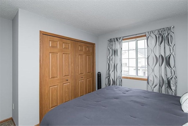 bedroom featuring a closet and a textured ceiling