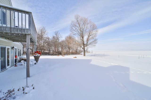 view of yard layered in snow