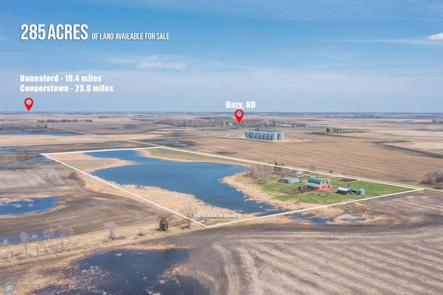 birds eye view of property featuring a rural view