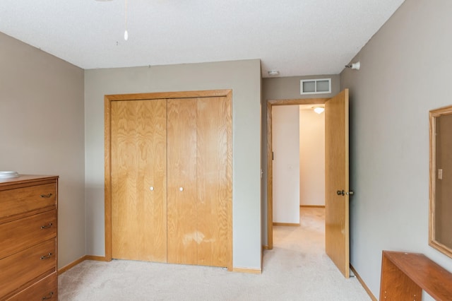 2752 Autumnwood Ln, Minnetonka, MN 55305 - unfurnished bedroom featuring light colored carpet and a closet