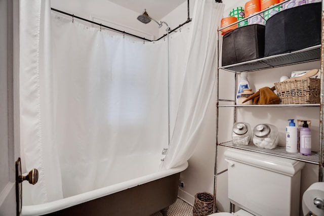 full bathroom featuring toilet, baseboards, and shower / tub combo with curtain