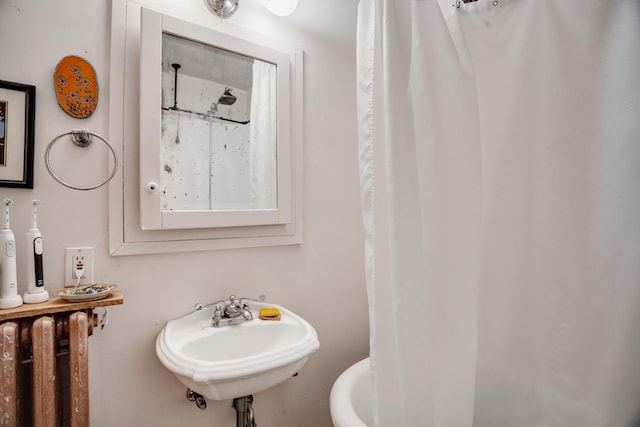 bathroom featuring a sink