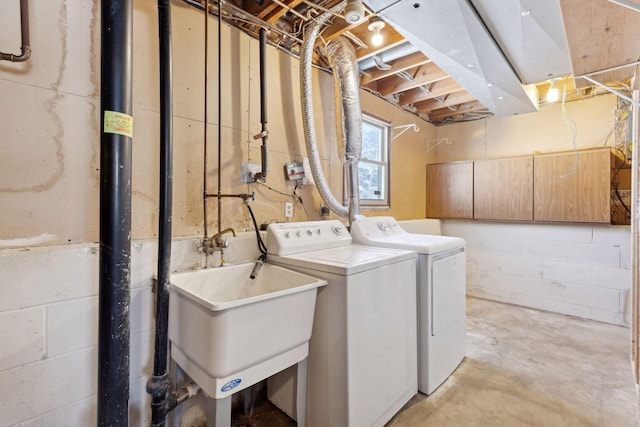 washroom featuring sink and independent washer and dryer