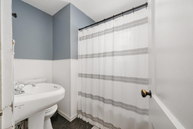 bathroom featuring sink