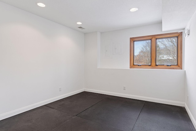 unfurnished room featuring visible vents, recessed lighting, and baseboards