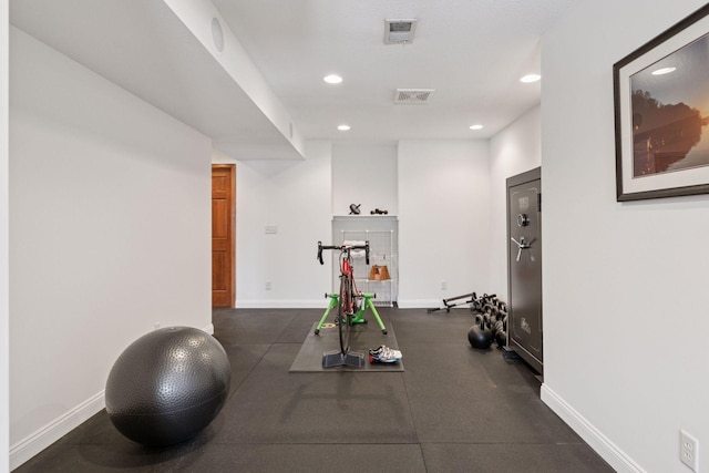 exercise room with recessed lighting, baseboards, and visible vents