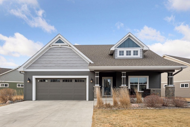 craftsman inspired home with driveway, a shingled roof, covered porch, a front yard, and an attached garage