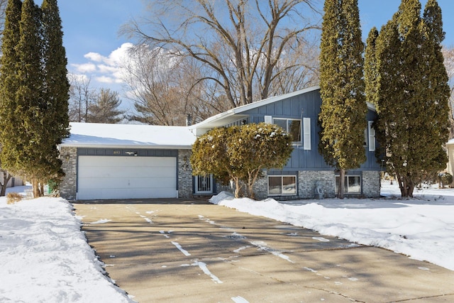 view of front of property featuring a garage