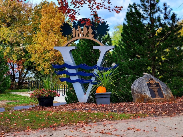 view of community / neighborhood sign