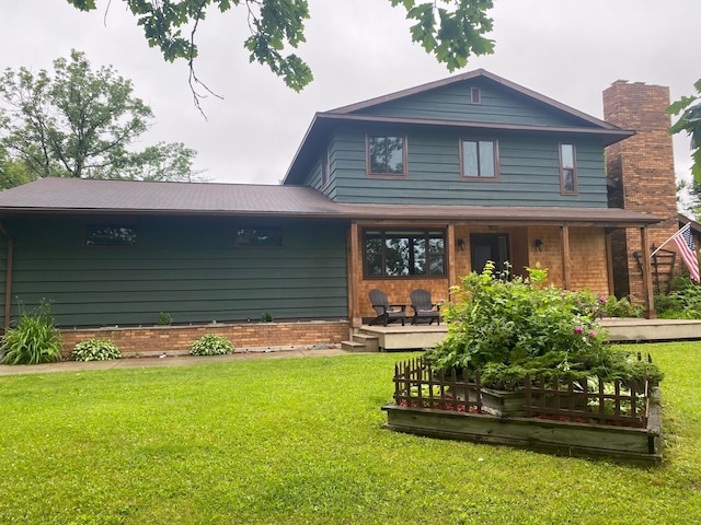 back of house featuring a lawn