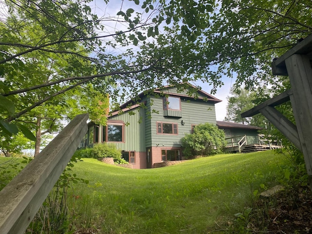 view of side of property featuring a yard