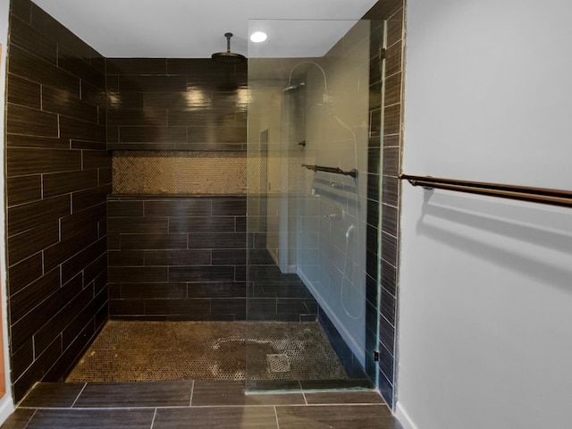 bathroom featuring a tile shower