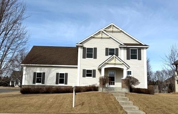 view of front of home featuring a front lawn