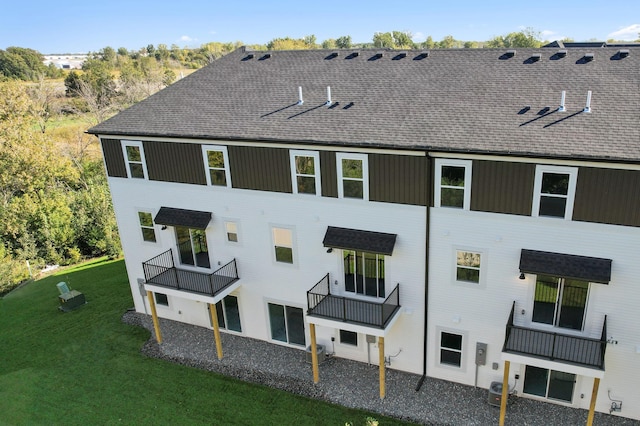 rear view of house featuring a lawn