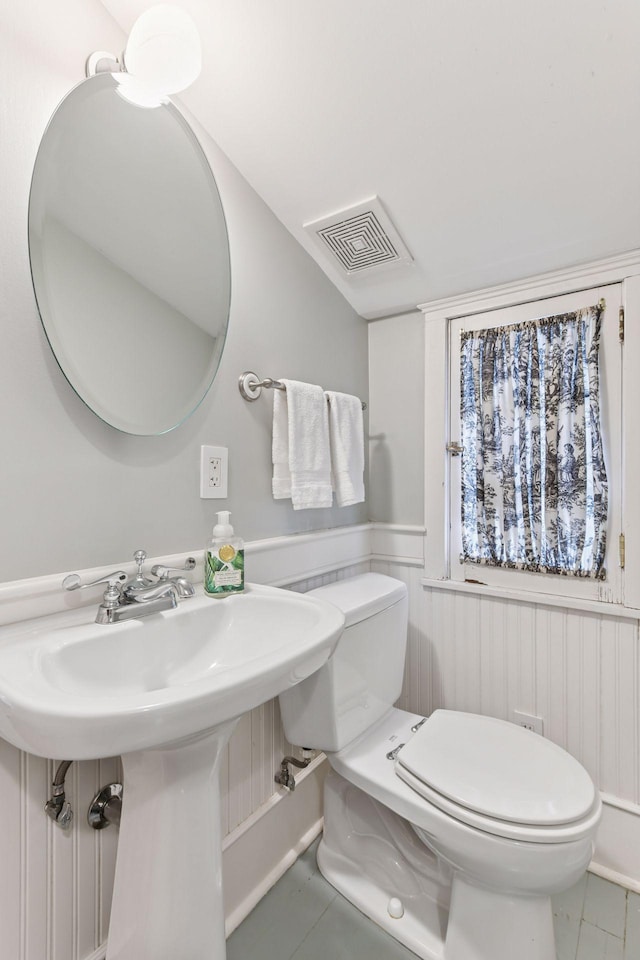 4943 Dupont Ave S, Minneapolis, MN 55419 - bathroom with tile patterned flooring and wainscoting