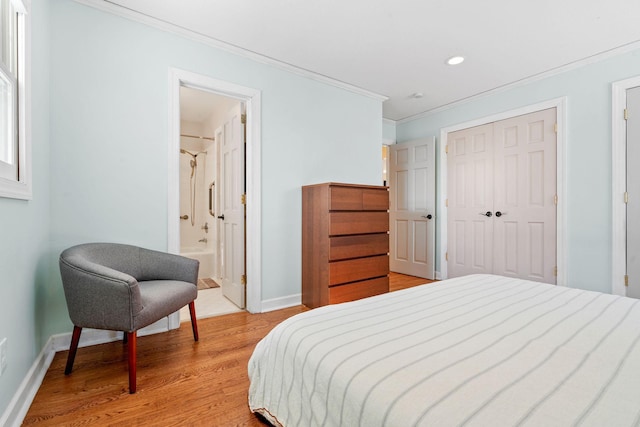 bedroom featuring baseboards, recessed lighting, light wood-style floors, a closet, and crown molding