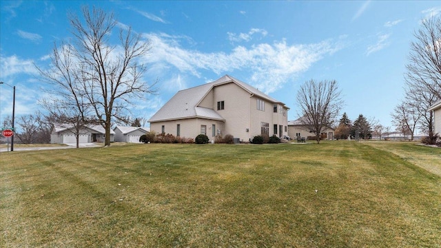 view of side of property featuring a lawn