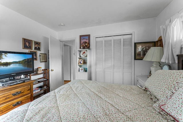 bedroom featuring a closet