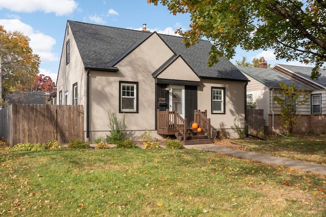 view of front of property with a front yard