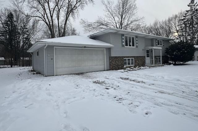 view of front facade with a garage