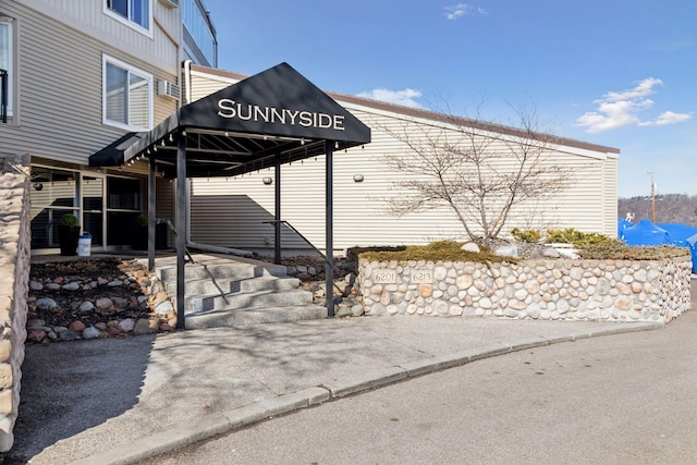 6213 Saint Croix Trl N Unit 102, Oak Park Heights, MN 55082 - view of parking