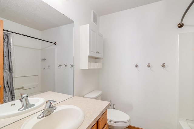 full bathroom featuring vanity, visible vents, a textured ceiling, curtained shower, and toilet