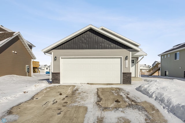 view of front facade featuring a garage