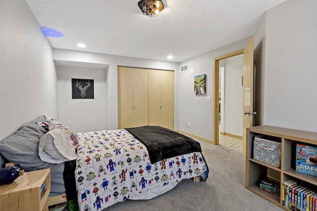 carpeted bedroom featuring a closet, visible vents, recessed lighting, and baseboards