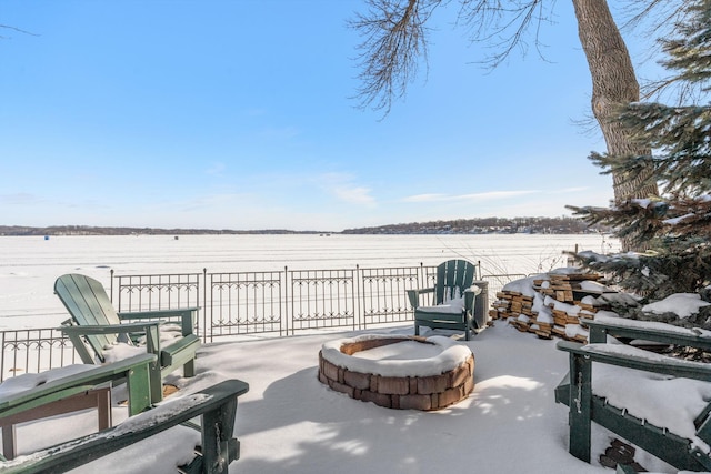 view of patio with an outdoor fire pit