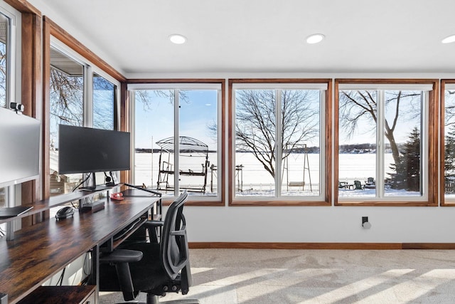 carpeted home office featuring a wealth of natural light, recessed lighting, and baseboards