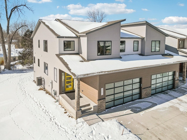 view of front facade with a garage and stucco siding