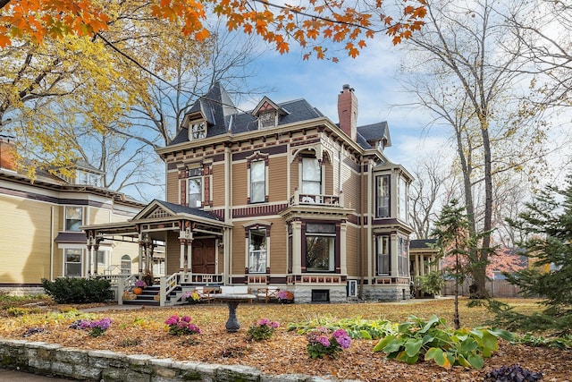 view of italianate-style house