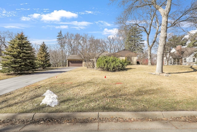 view of front facade with a front yard, a garage, and driveway