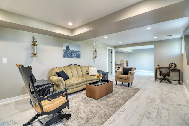 living area featuring light wood-type flooring, visible vents, baseboards, and recessed lighting