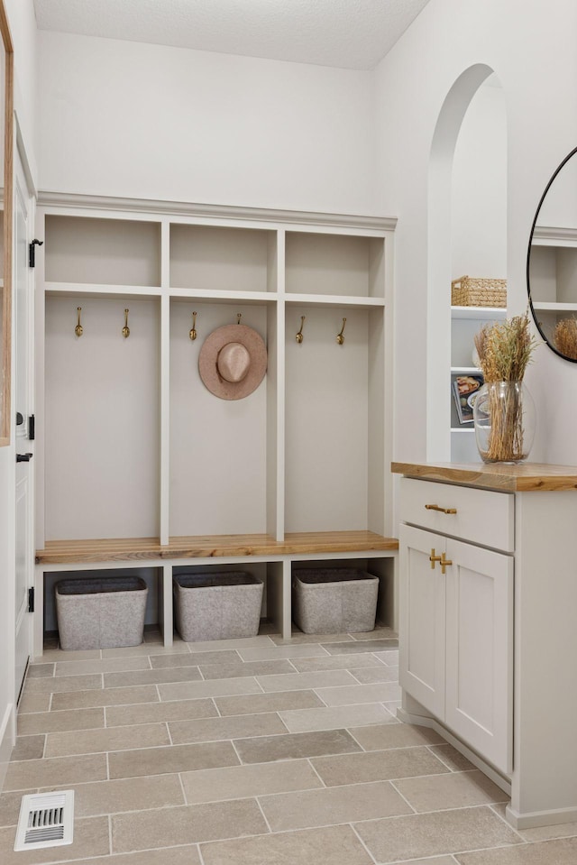 5455 Rolling Hills Pkwy, Victoria, MN 55318 - view of mudroom