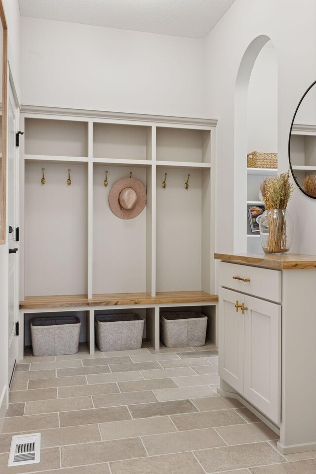 5455 Rolling Hills Pkwy, Victoria, MN 55318 - view of mudroom