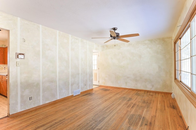 unfurnished room with light hardwood / wood-style floors and ceiling fan