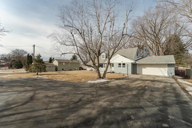 view of front of property with aphalt driveway