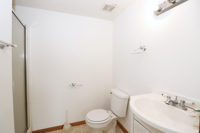 full bathroom with baseboards, visible vents, toilet, a shower with shower door, and vanity