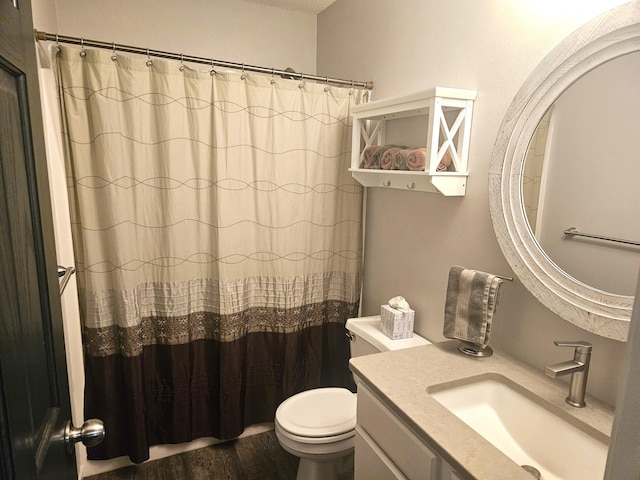 bathroom with a shower with curtain, vanity, and toilet