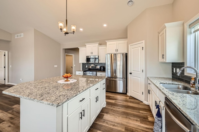 kitchen featuring a sink, visible vents, dark wood-style flooring, and stainless steel appliances