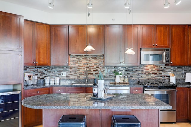 500 Grant St Unit 1302, Minneapolis, MN 55404 - kitchen featuring a breakfast bar, beverage cooler, a sink, backsplash, and stainless steel appliances