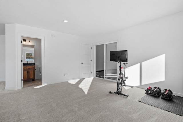 exercise area featuring carpet floors, recessed lighting, and baseboards