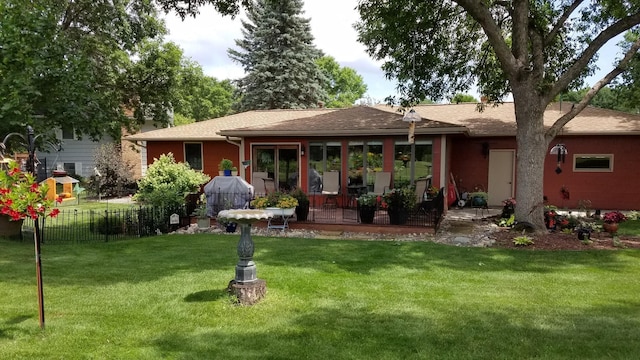 view of front facade with a front yard and fence