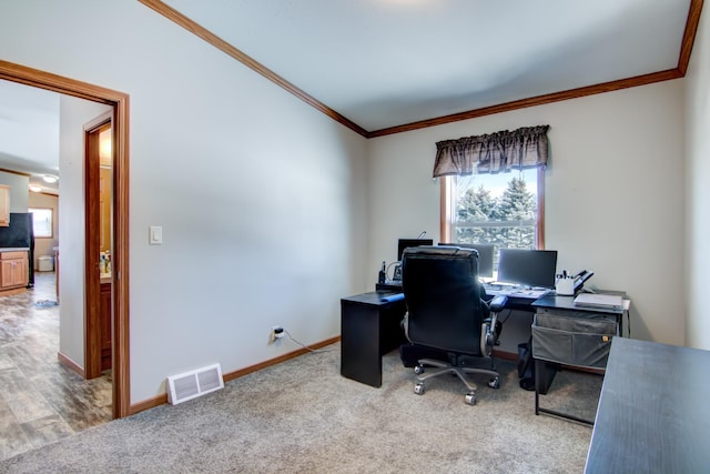 office area with a wealth of natural light, visible vents, baseboards, and crown molding