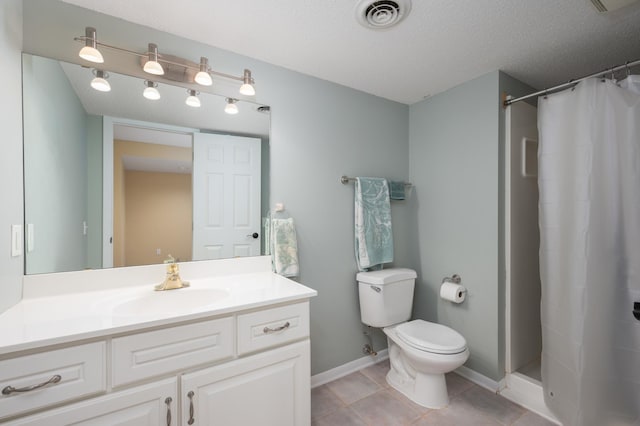 full bathroom featuring tile patterned flooring, visible vents, curtained shower, toilet, and vanity