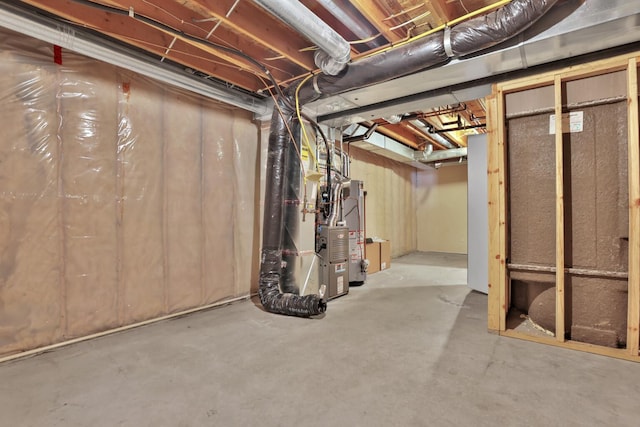 13413 Pine View Pl, Lindstrom, MN 55045 - unfinished below grade area with gas water heater