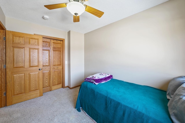 bedroom featuring a closet, baseboards, a ceiling fan, and carpet flooring