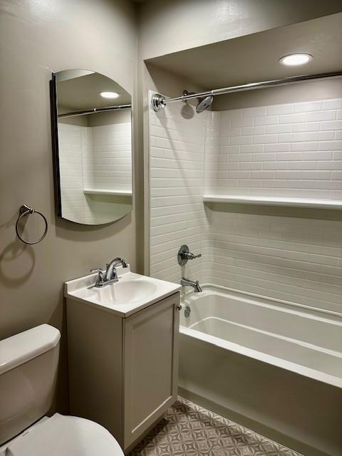 bathroom featuring toilet, recessed lighting, bathtub / shower combination, and vanity