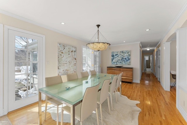 dining area with recessed lighting, light wood-style flooring, and crown molding